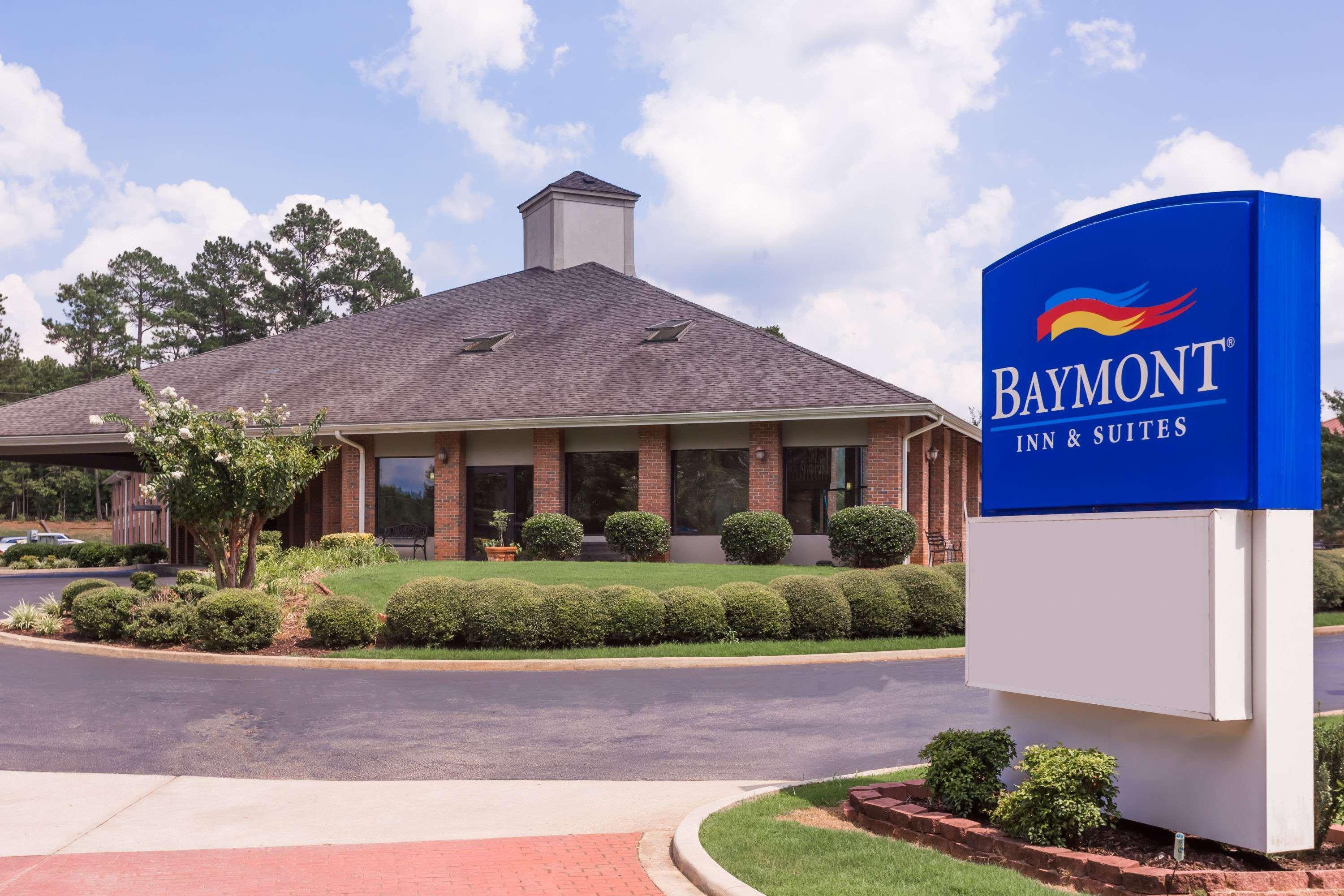 Baymont By Wyndham Lagrange Hotel Buitenkant foto
