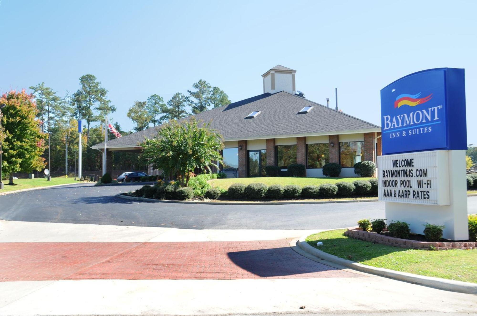 Baymont By Wyndham Lagrange Hotel Buitenkant foto