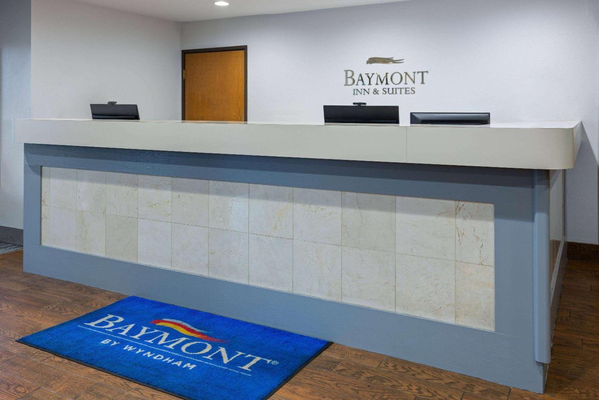 Baymont By Wyndham Lagrange Hotel Buitenkant foto