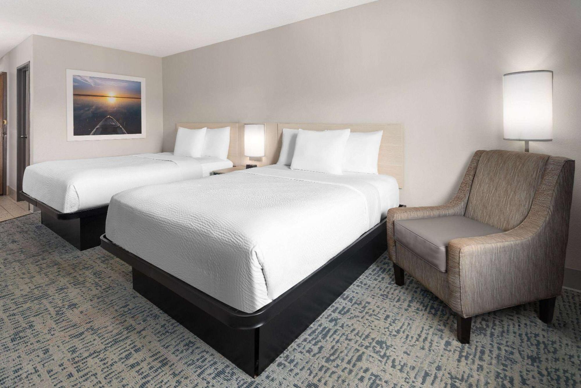 Baymont By Wyndham Lagrange Hotel Buitenkant foto