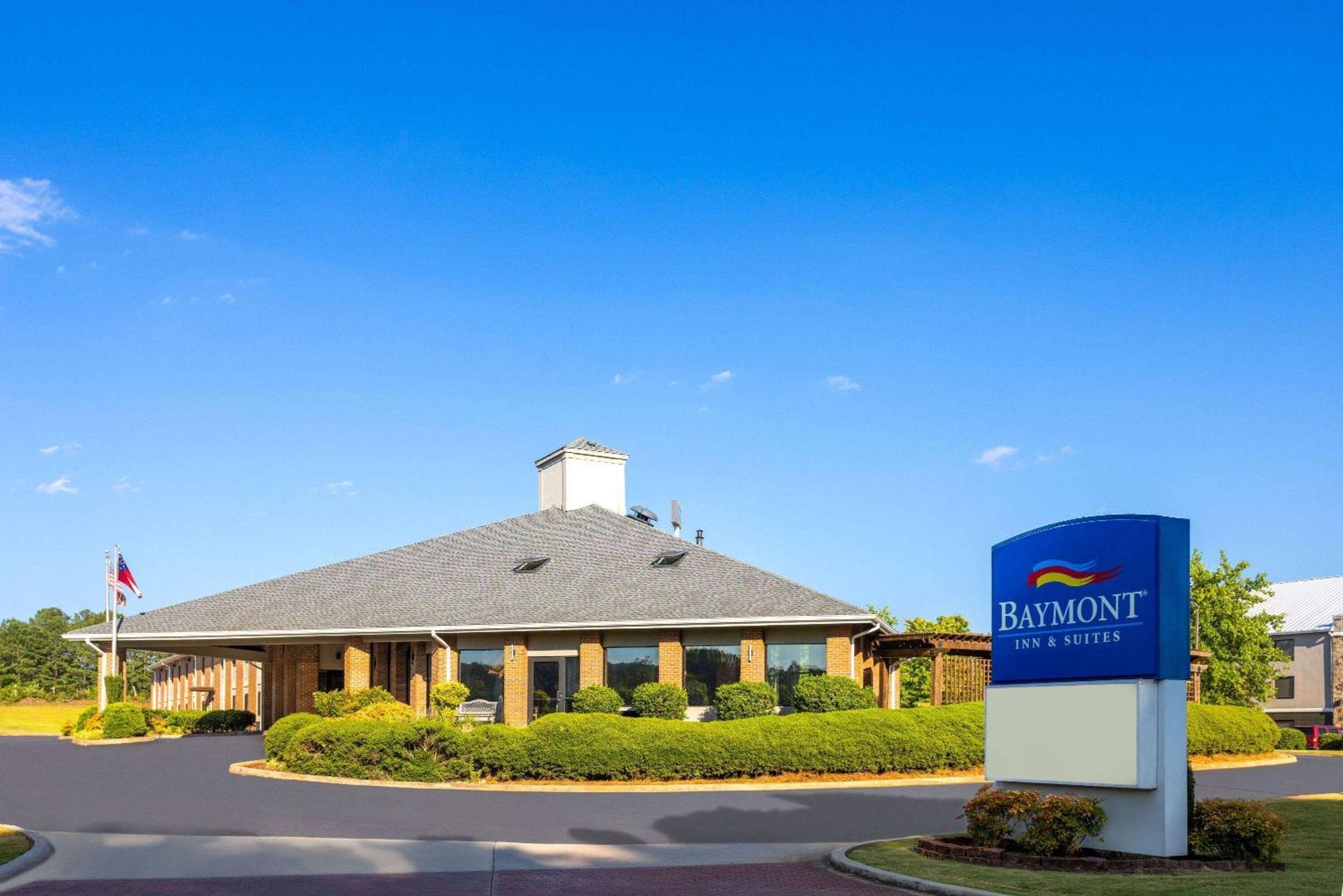 Baymont By Wyndham Lagrange Hotel Buitenkant foto